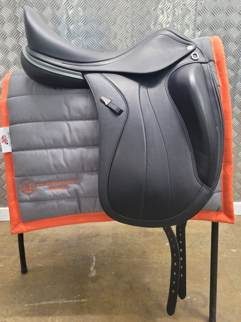 Equipe Glamour Carbon Dressage, 17.5″L +0.5