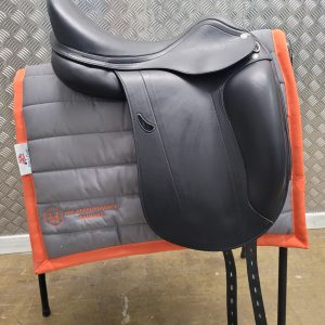Equipe Emporio Dressage 17"N +1 with Flock panels